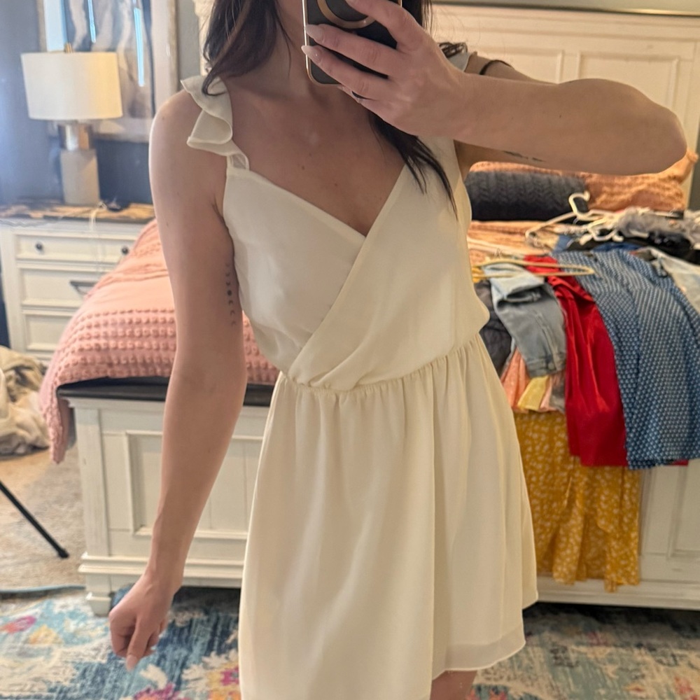 Guess Off White Flutter Sleeve Lined Dress